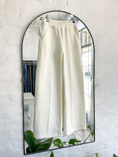 Pantalón frizado - crema - talles 1, 2 y 3