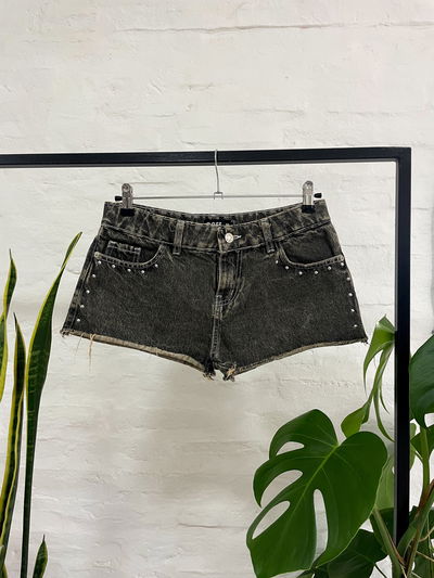 Short tiro bajo con tachas - 38 y 40