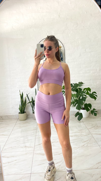 Conjunto deportivo lila 