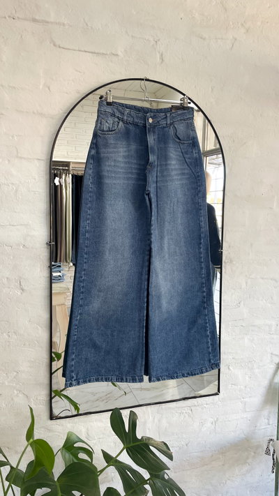 Jeans rígido- tiro alto