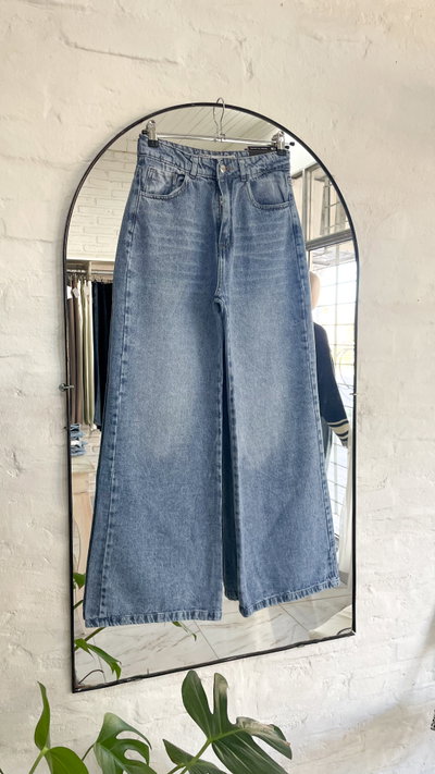 Jeans rígido- tiro alto