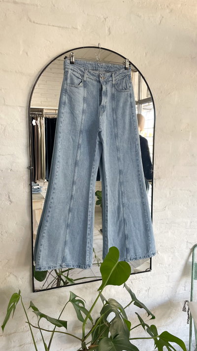 Jeans rígido- tiro alto
