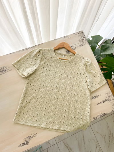 Blusa broderie beige - talle M 