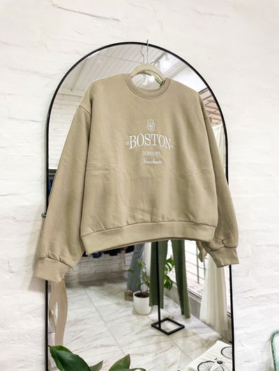 Buzo frisado y bordado 