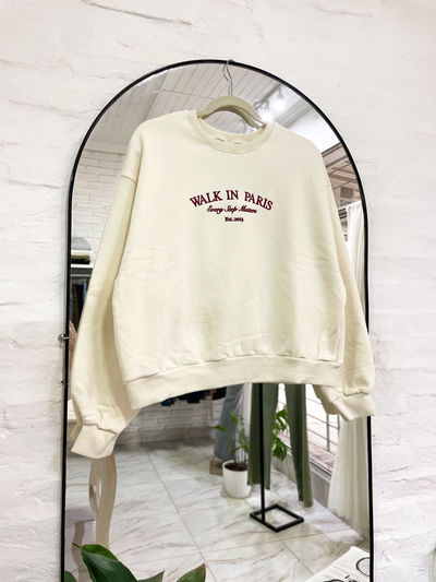 Buzo frisado y bordado 