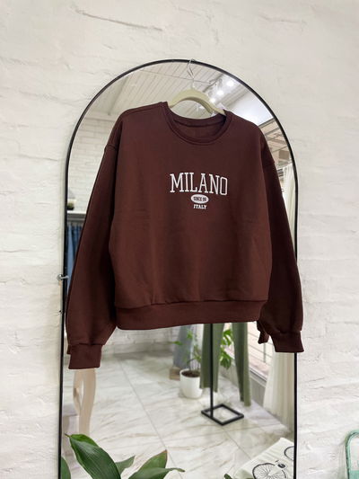 Buzo frisado y bordado 