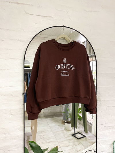 Buzo frisado y bordado 