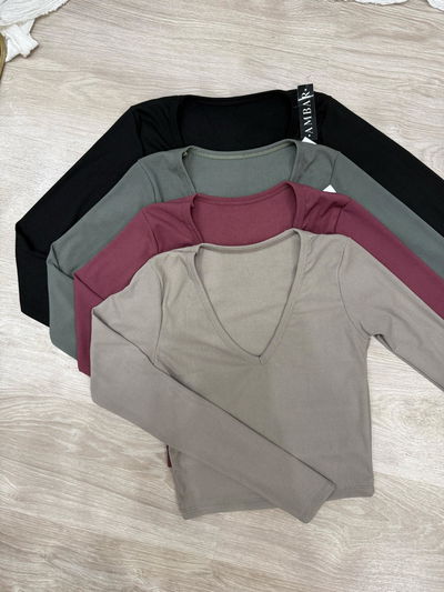Remera de ribb escote en V