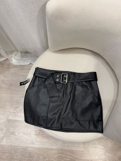 Pollera de ecocuero con cinto 