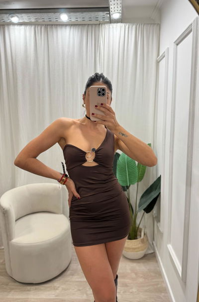 Vestido de lycra un solo hombro con aplique 