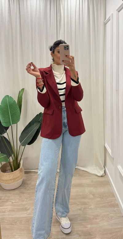 Blazer con hombreras bordo 