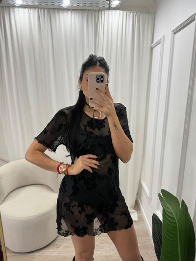 Vestido suelto de microtul bordado 