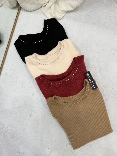 Remera cuello redondo de lanilla con strass 