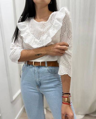 Blusa de broderie con vuelo 