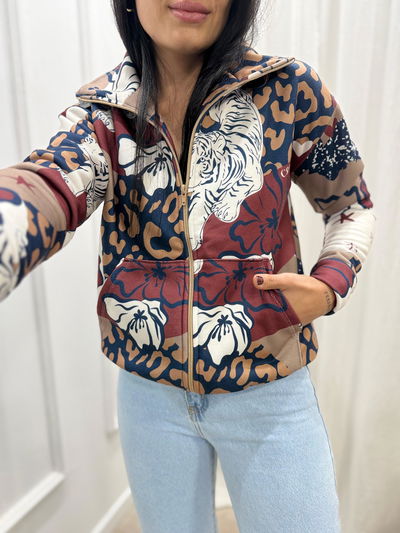 Campera frisada estampada 