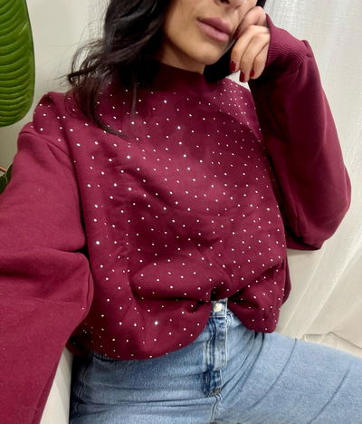 Buzo frisado cuello redondo con strass 