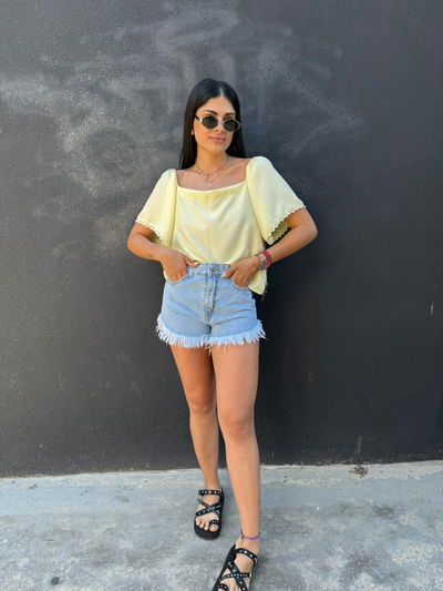 Blusa de crepe con puntilla 