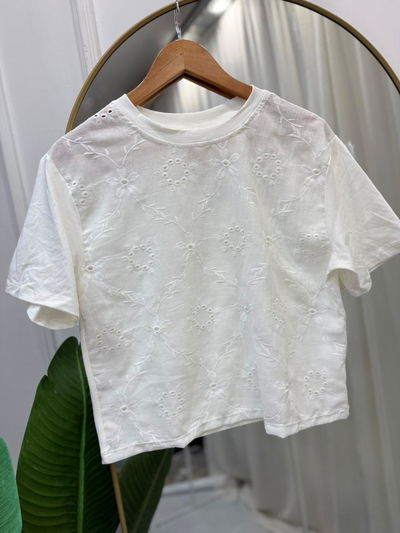 Remera de algodón y broderie 