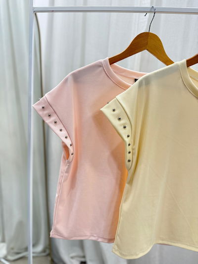 Remera de ribb manga japonesa con tachas  