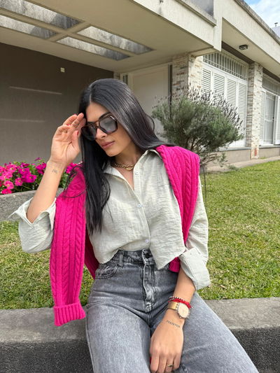 Camisa crop de crepe con bolsillo 