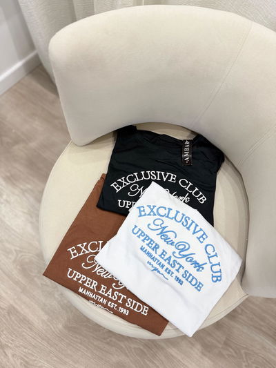 Remera de algodón bordada "EXCLUSIVE CLUB" 