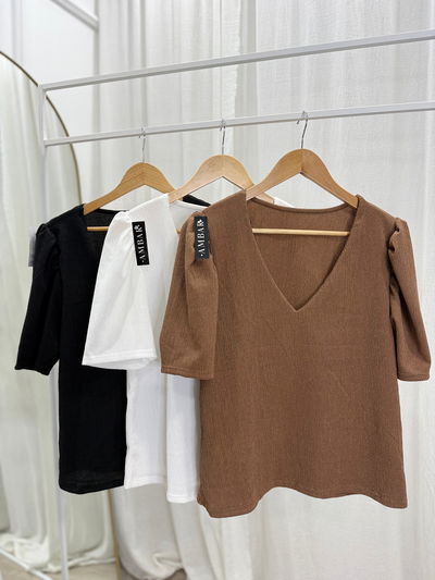 Remera de bambula escote en v 