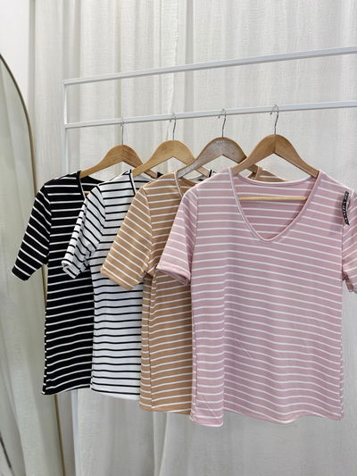 Remera de morley rayada escote en V