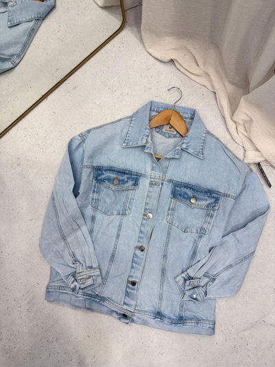 Campera de jeans oversize 