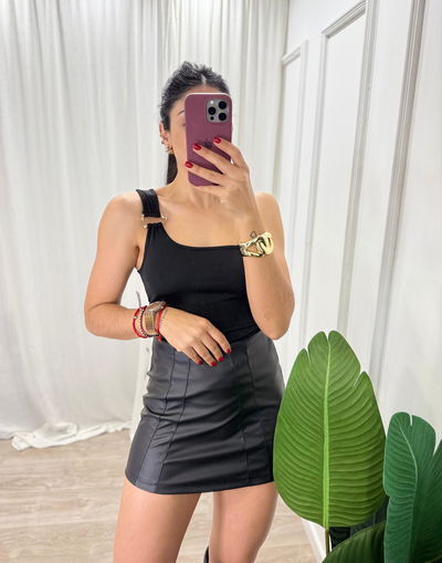 Body de lycra un solo hombro con aplique 