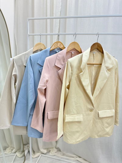 Blazer con hombreras por talle 