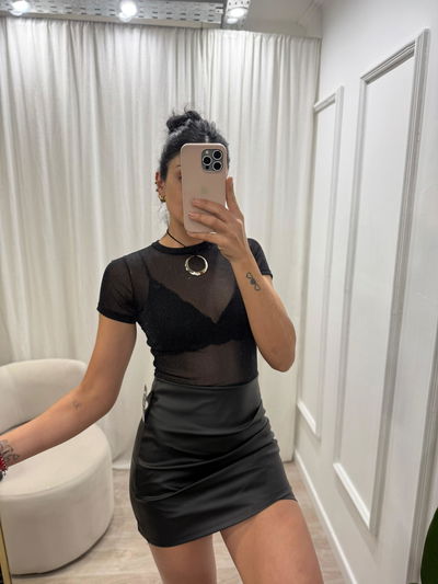 Remera crop de lurex cuello redondo 