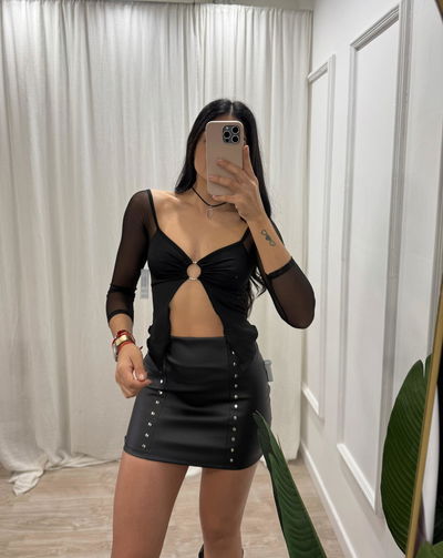 Top de lycra con mangas de microtul y aplique 