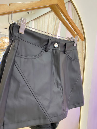 Short pollera de ecocuero por talle 