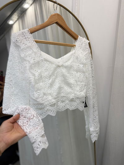 Blusa de broderie importada con mangas 