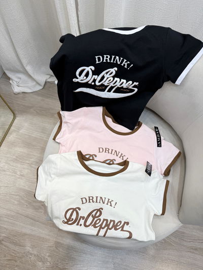 Remera crop de algodón combinada "DRINK!" 