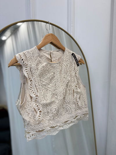 Blusa de broderie importada beige 