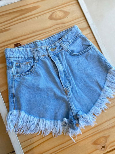Short de jeans deflecado celeste 