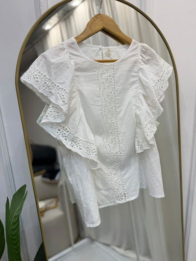 Blusa de broderie con vuelos 