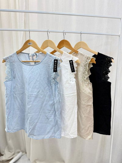 Blusa de gasa con puntilla de broderie 