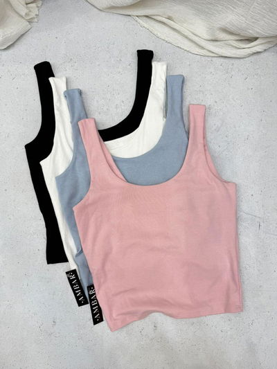 Remera musculosa de algodón con lycra cuello U