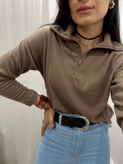Sweater de lanilla con cierre  