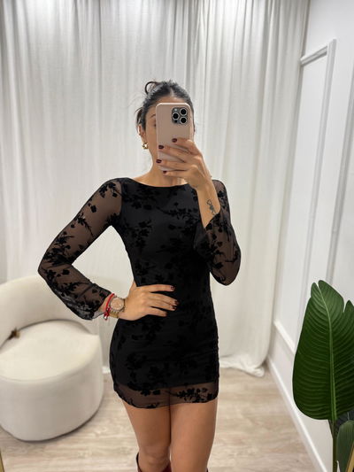 Vestido de microtul bordado con mangas oxford 