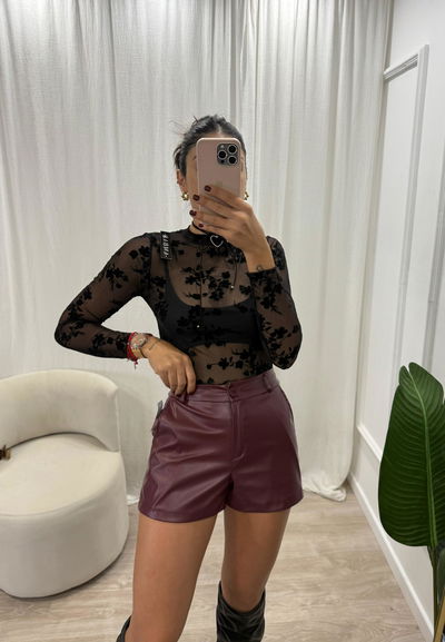 Short de ecocuero bordo 