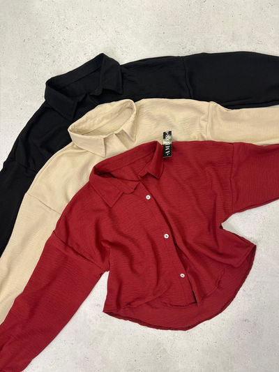 Camisa crop de crepe 
