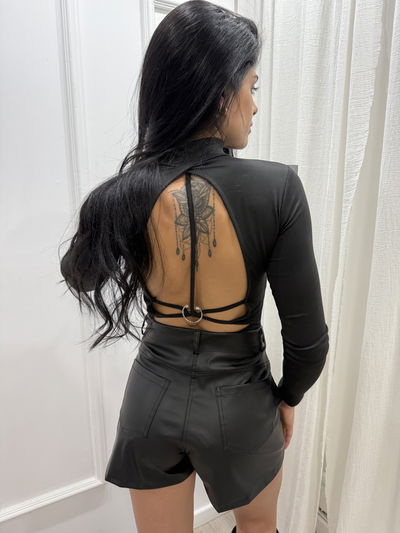 Body de lycra media polera con aplique en la espalda 
