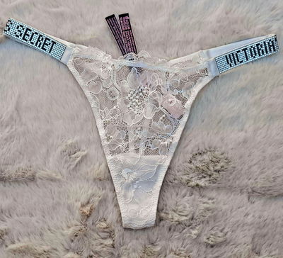 Tanga de encaje Victoria´s Secret con pedreria de strass