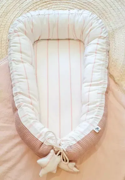 NIDO DE CONTENCION "BAYI" WAFFLE ROSA CON RAYA