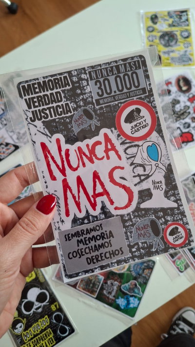 Plancha stickers Nunca mas 