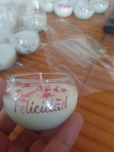 Vela en cuenco de vidrio con decoración y vinilo de corte (personalizado)