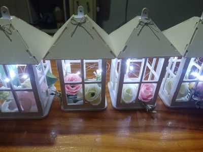 Centro de mesa con luz led y flores eternas